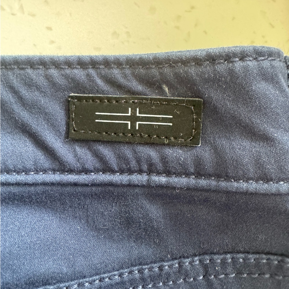 Liverpool Women’s The Skinny Ankle Pant. like New. Size 6/28. Navy Blue - Picture 3 of 4